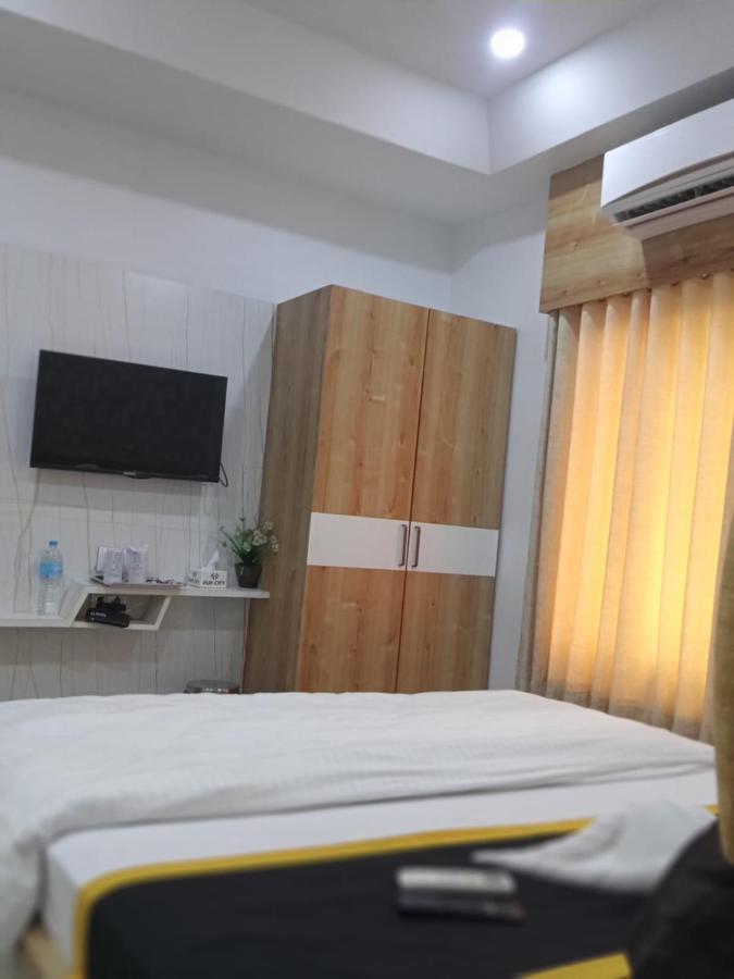 Hotel Fun City Navsari Eksteriør billede