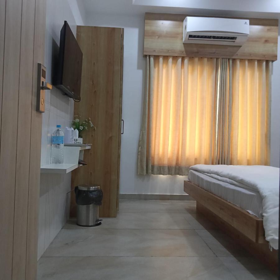 Hotel Fun City Navsari Eksteriør billede