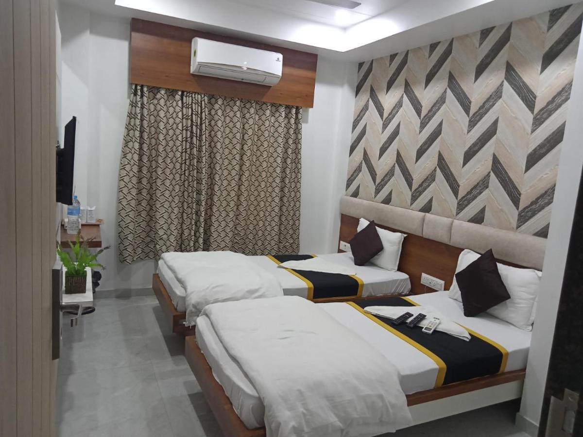 Hotel Fun City Navsari Eksteriør billede