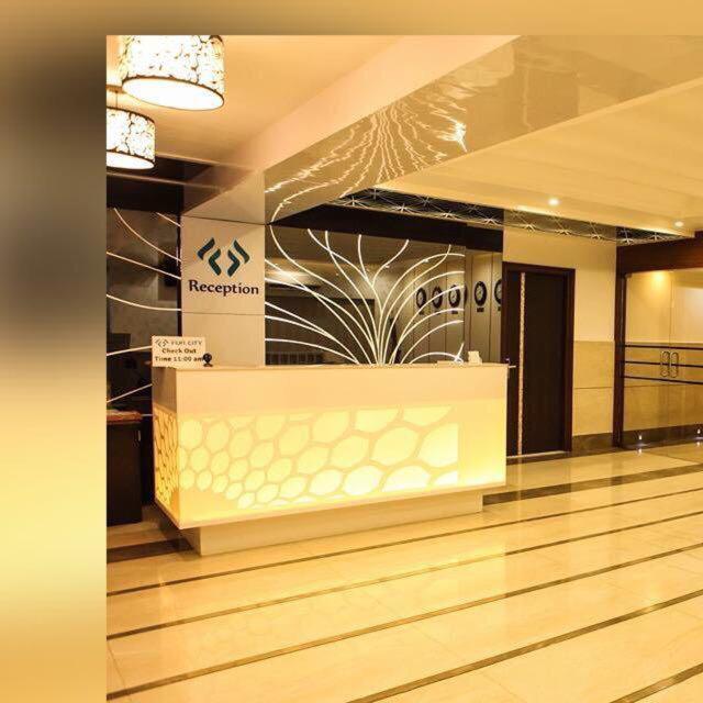 Hotel Fun City Navsari Eksteriør billede