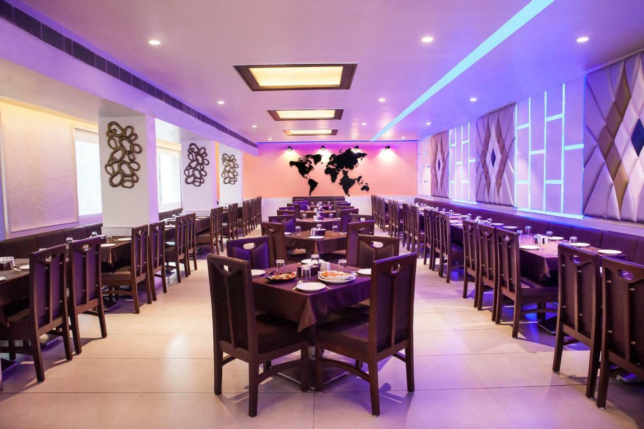Hotel Fun City Navsari Eksteriør billede