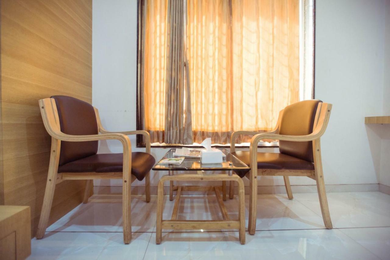 Hotel Fun City Navsari Eksteriør billede