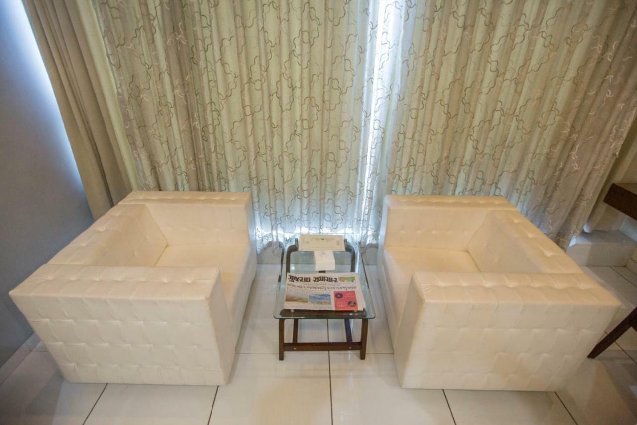 Hotel Fun City Navsari Eksteriør billede